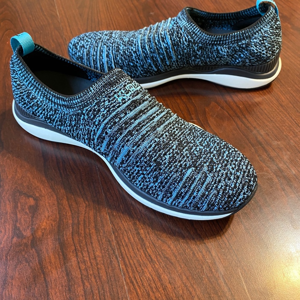 Kuru Sock Shoe women size 8 NWOT black and blue